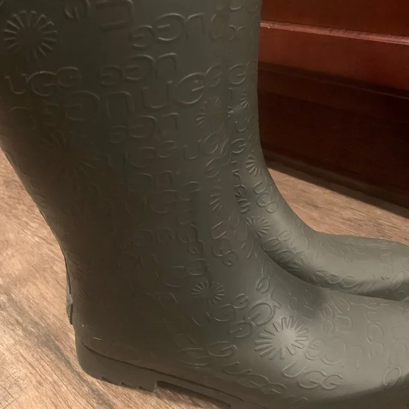 UGG rain boots - Picture 5 of 9